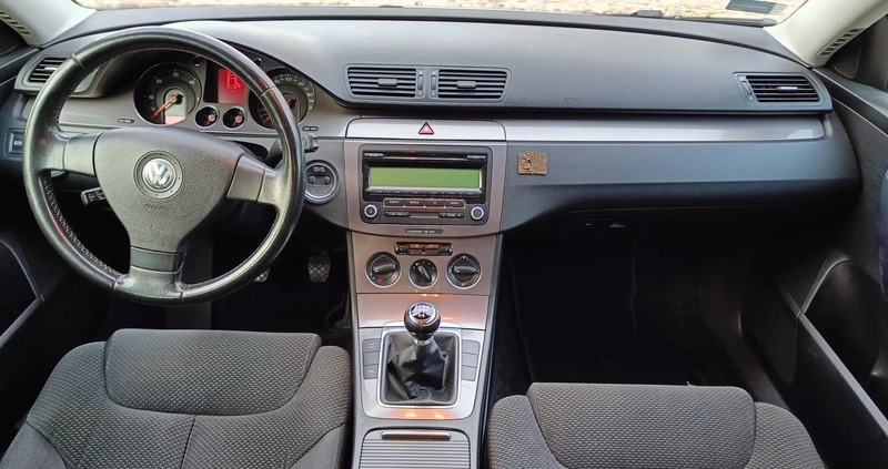Volkswagen Passat cena 16900 przebieg: 238556, rok produkcji 2008 z Łosice małe 172